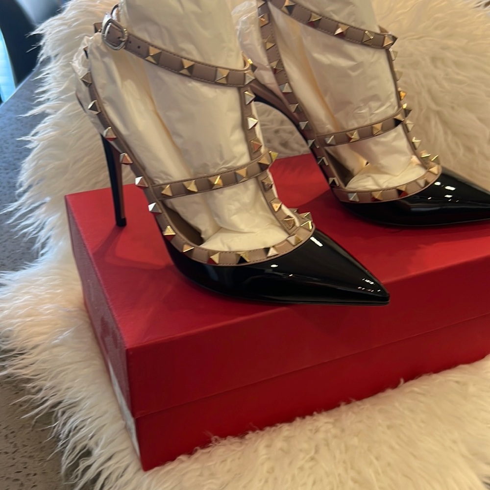 NWB Valentino, Rockstad heels.